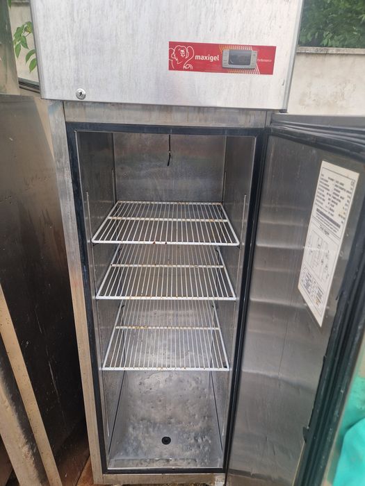 Frigider inox, Masa calda sau  rece cu 2 usi, blat inox, cu saladeta