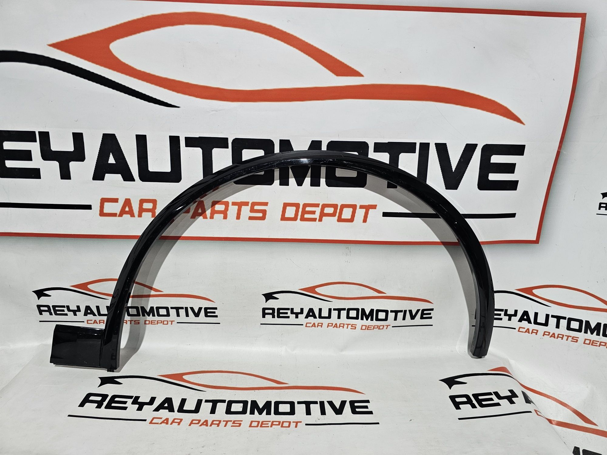 Bandou aripa dreapta fata Porsche Macan Turbo dupa 2024 cod 95C853718N