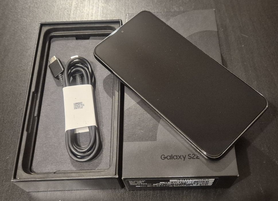 Vand Telefon Samsung S22 5G Pachet Complet.