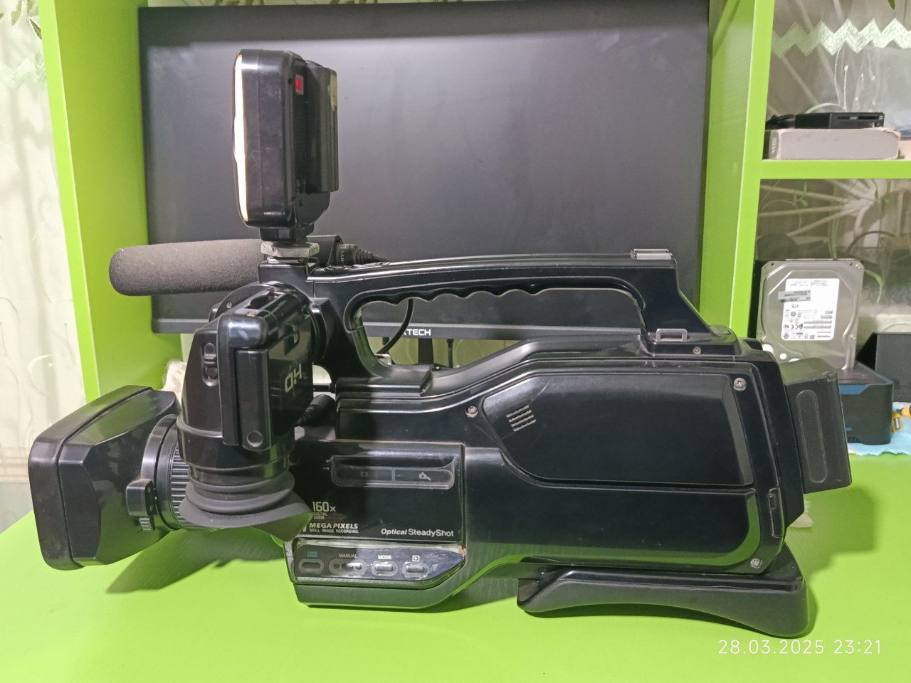 Kamera Sony akumlator flesh kard qoʻshib beriladi