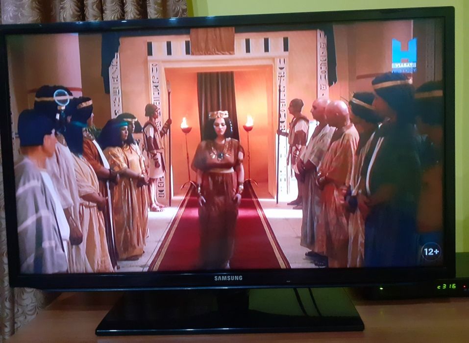 TV Samsung LED Smart FullHD, 80 cm.