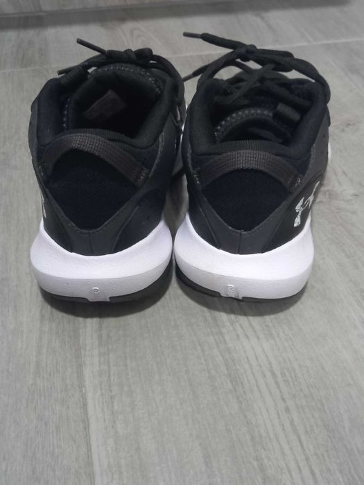 Adidasi Under Armour copii marime 37