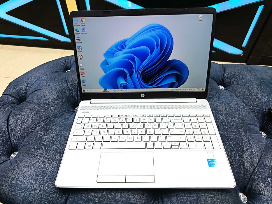 HP core i3 11-AVLOD. 8/256 SSD