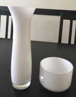 Стъклени ваза и купа - млечно бели