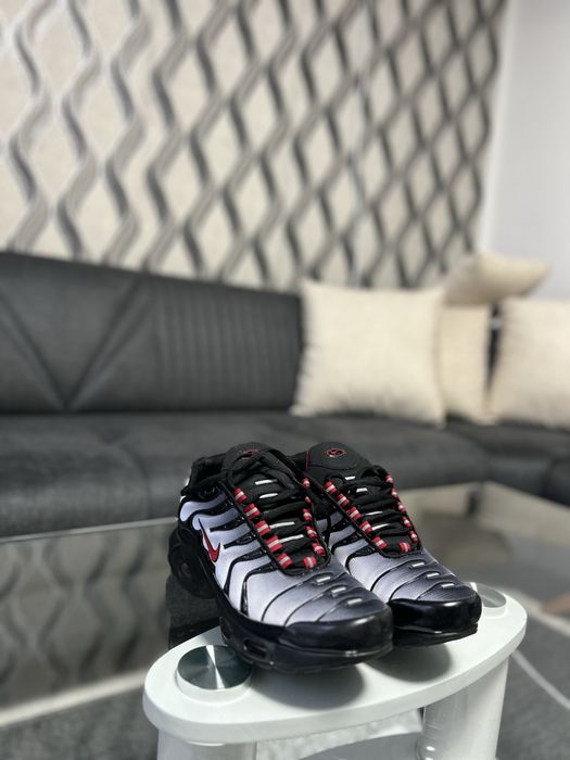 Nike Air Max Plus Black/University Red/