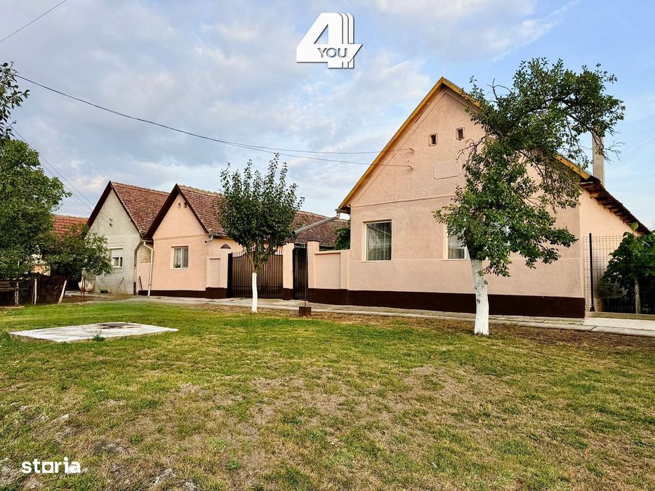Casă familială cu două corpuri și teren 863 m²,  mobilată și utilată