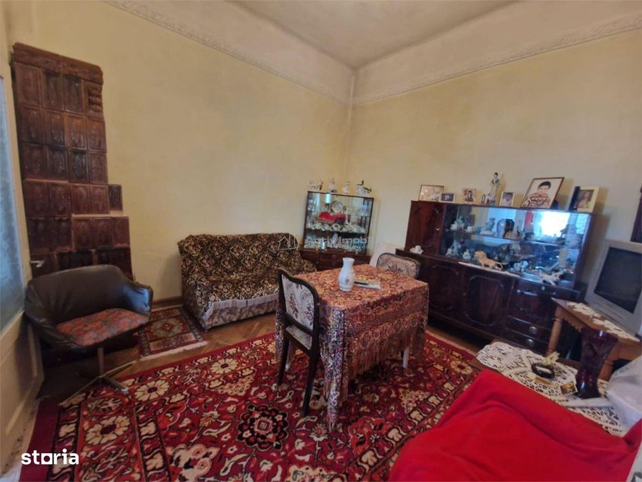 Ramnicu Valcea - Biblioteca Judeteana - casa - 3 camere - curte comuna