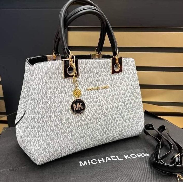 Geanta damă Michael Kors, logo metalic auriu,curea detasabila, saculet