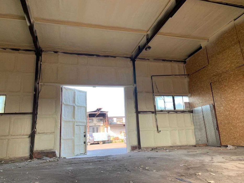 Утепление крыш ангаров мансард пенополиуретаном ППУ на проф оборуд под