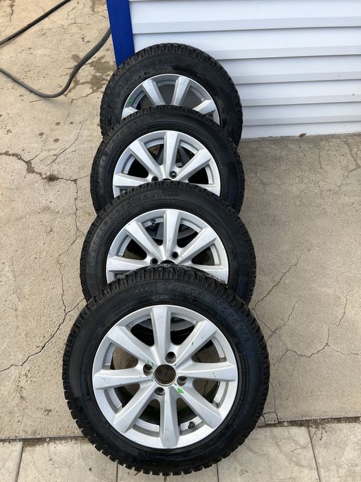 Продам комплект R14 шипованных резин с дисками