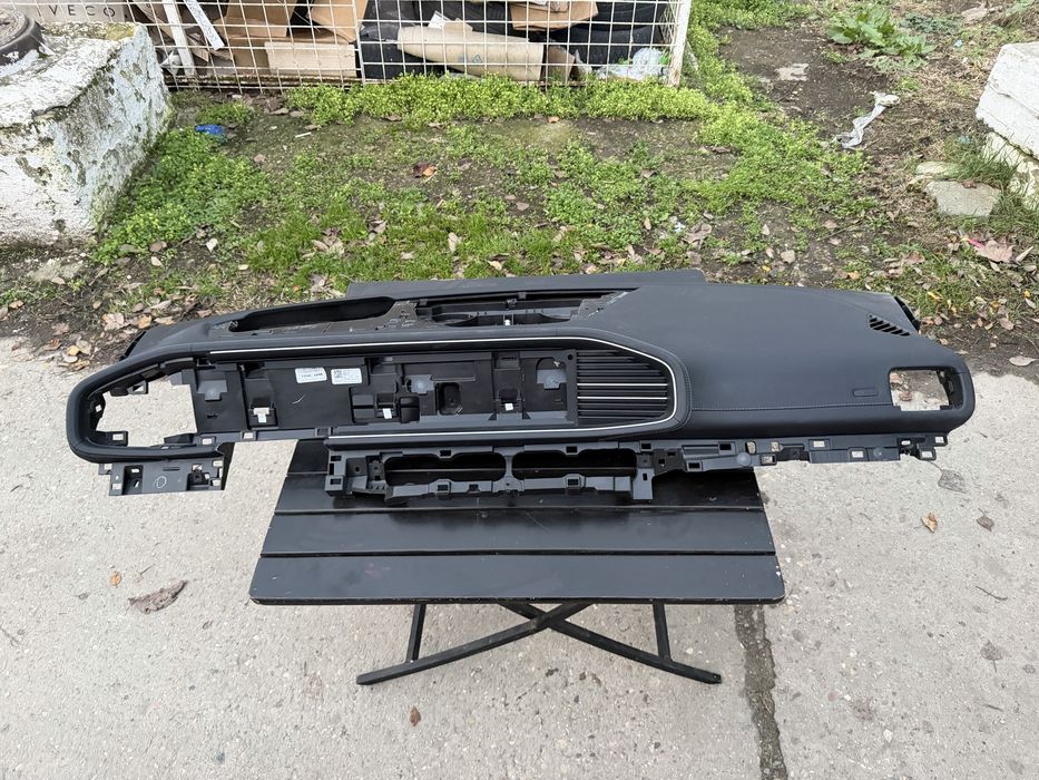 Plansa bord Mercedes GLE GLS W167 2019+ piele cu cusatura, ORIGINALA