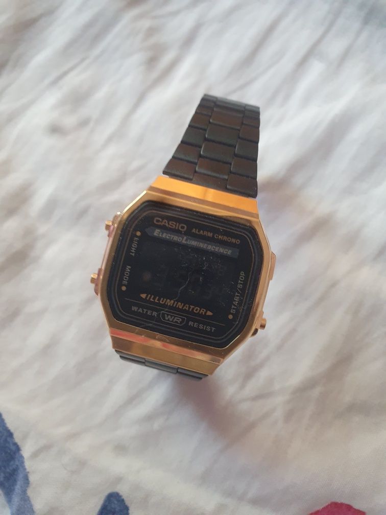 Часовник CASIO illuminator