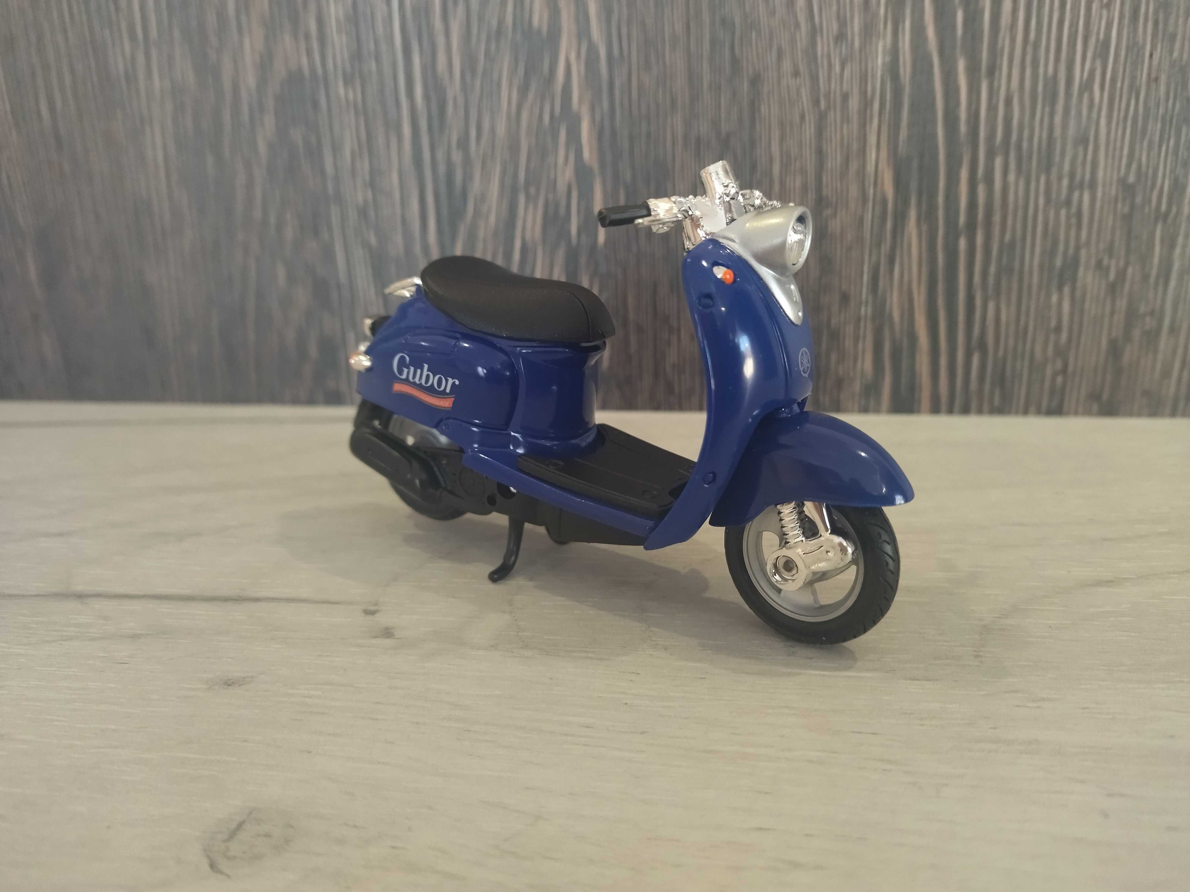 Метално скутерче Vespa !!!