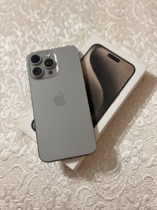 Продам Айфон 15 про мах