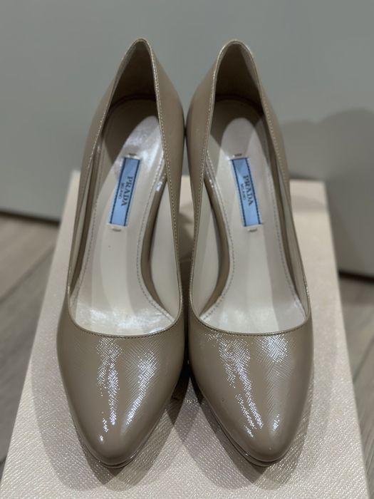Оригинал туфли Prada бежевый