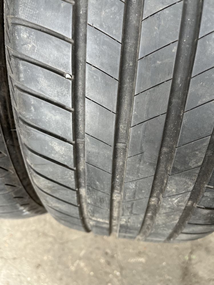 2 бр. летни гуми 235/45/18 Bridgestone DOT 1020 5 mm