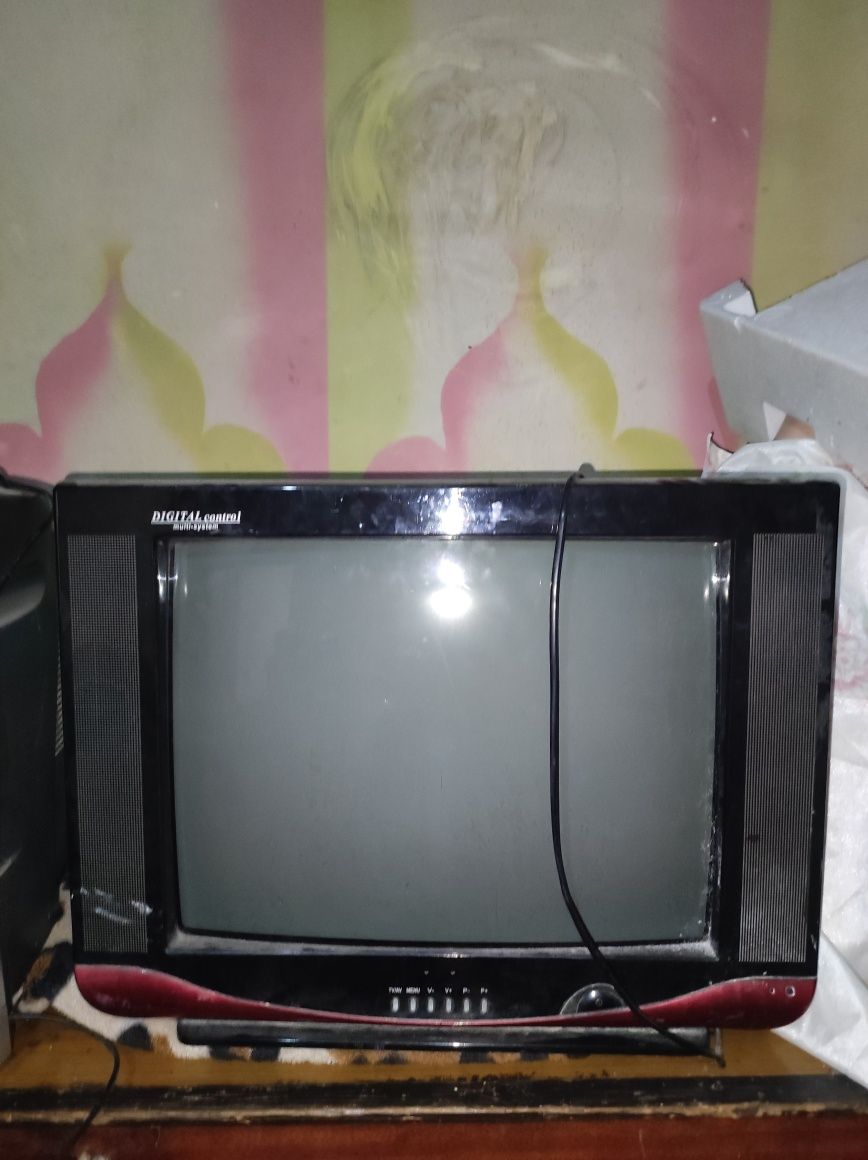 Televizorlar sotiladi