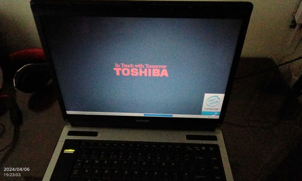 Dezmembrez Toshiba vechi Celeron M ddr2 lapto