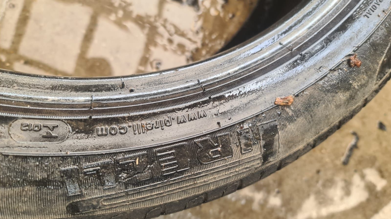 255 45 20 Pirelli 2 anvelope vara