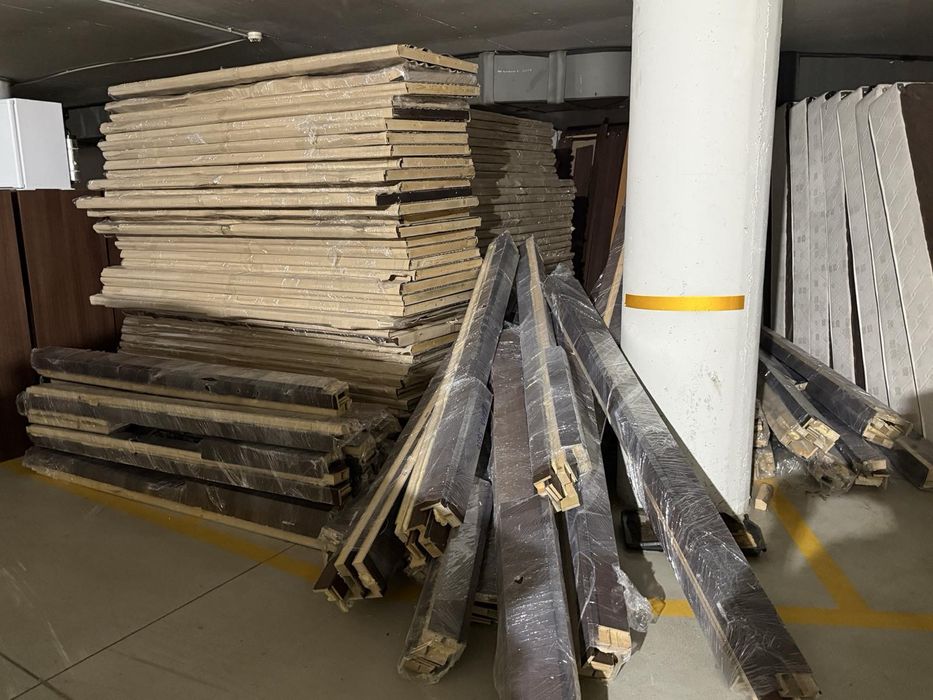 Интериорна дървена врата от естествен фурнир