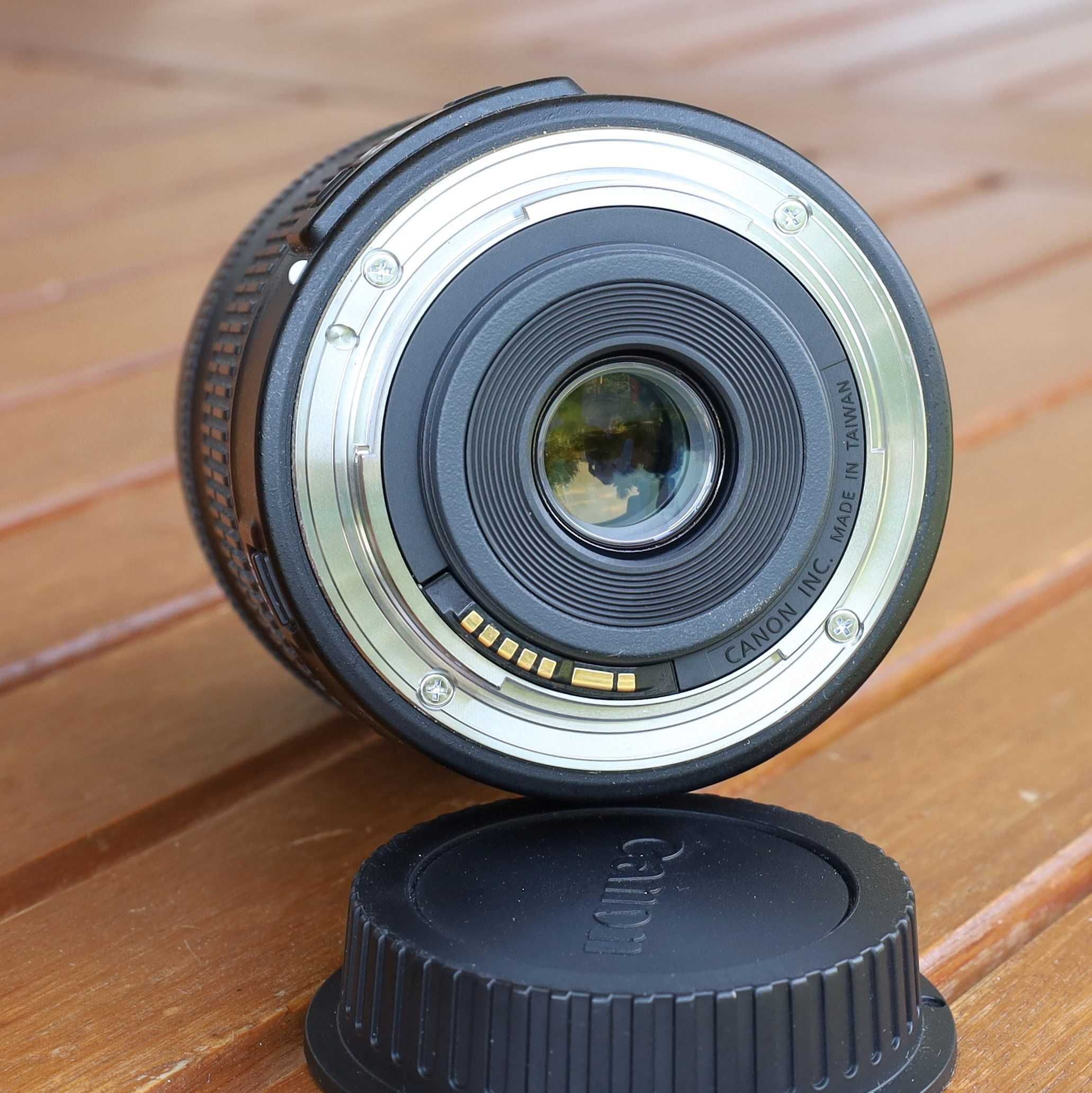Обектив Canon EF-S 18-135mm IS STM