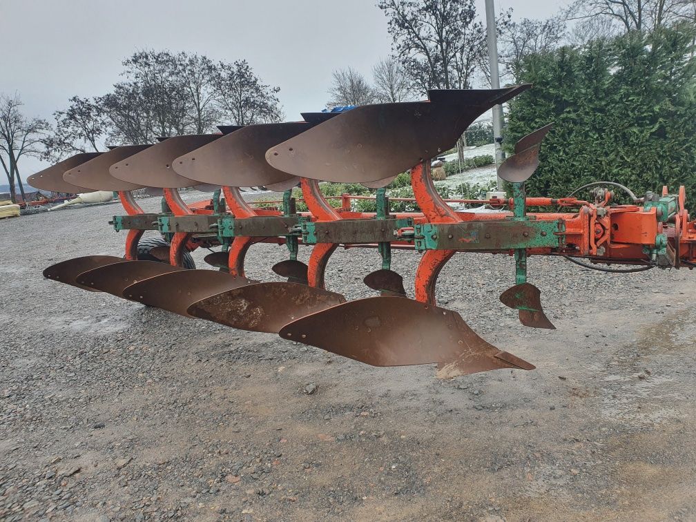 Plug tractat kverneland 5 brazde . Ca kuhn huard lemken