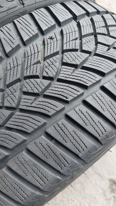 Зимни гуми 225/45/18 Goodyear Ultragrip Performance + 2 броя