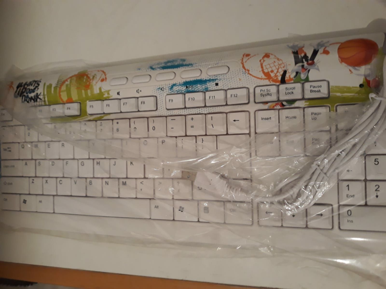 Tastatura alba cu desene animate