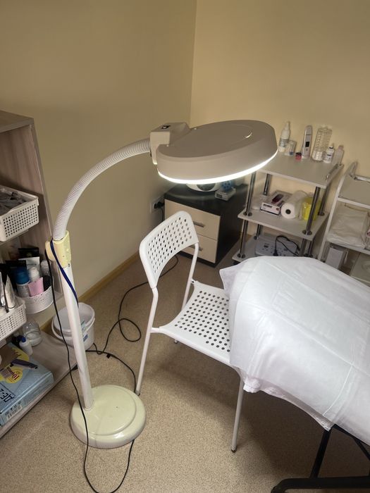 Лампа с лупой медицинская