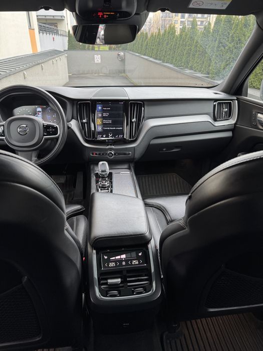 Volvo XC60 B4 AWD INSCRIPSION Mild-Hybrid