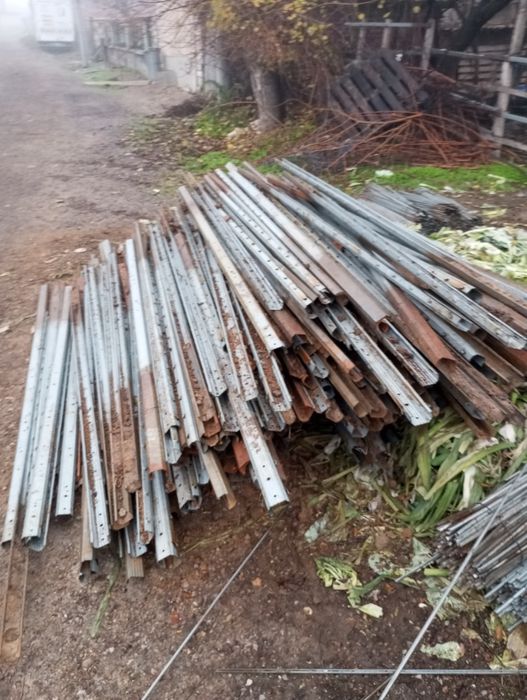 Продавам поцинковани пеобразНи колове за лозя малини домати огради тел