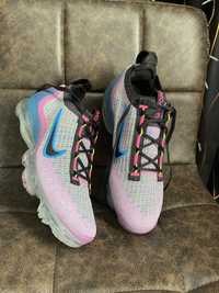 Vand adidasi Nike Air VaporMax Flyknit Roz adusi din America