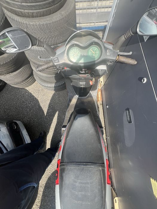 Vand scuter cu motor in 4 timpi de 50 cm