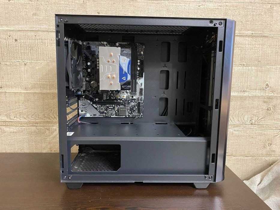 Процесор, дъно и кутия. Ryzen 5 1600 - ASRock A320M