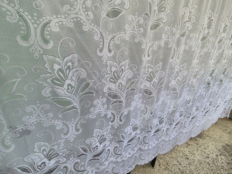 Перде - бяло на цветя