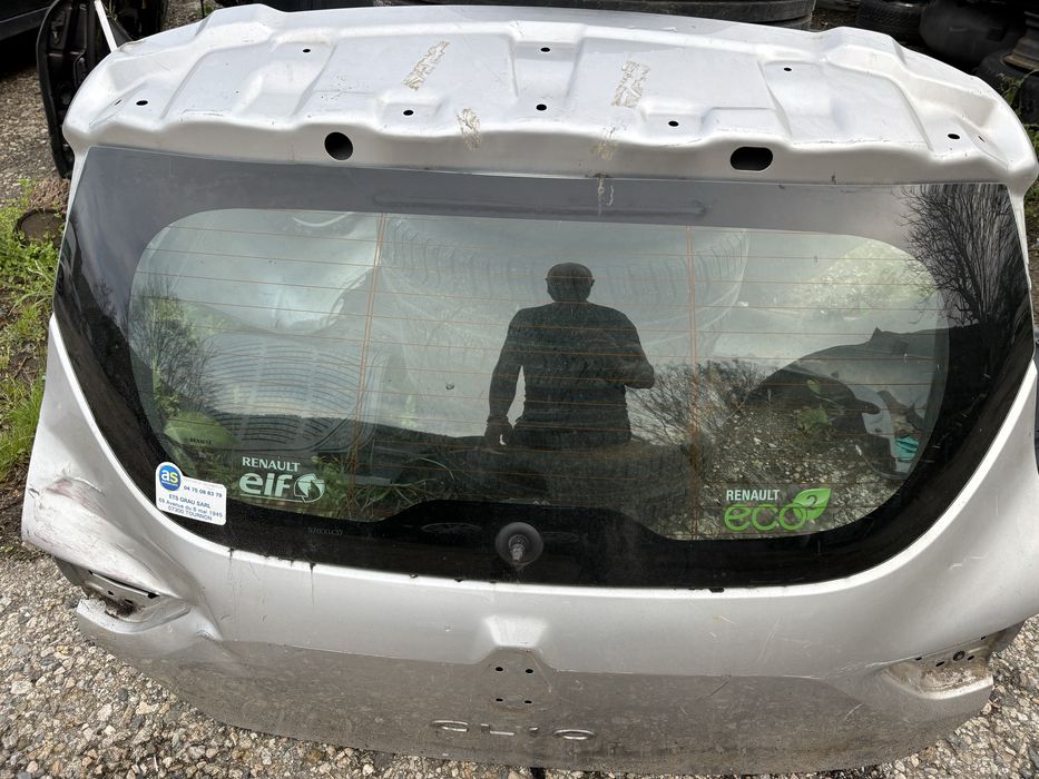 Заден прозорец Рено Клио 2015г