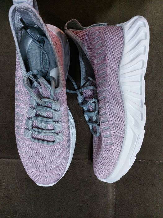 Кроссовки  легкие для девочки