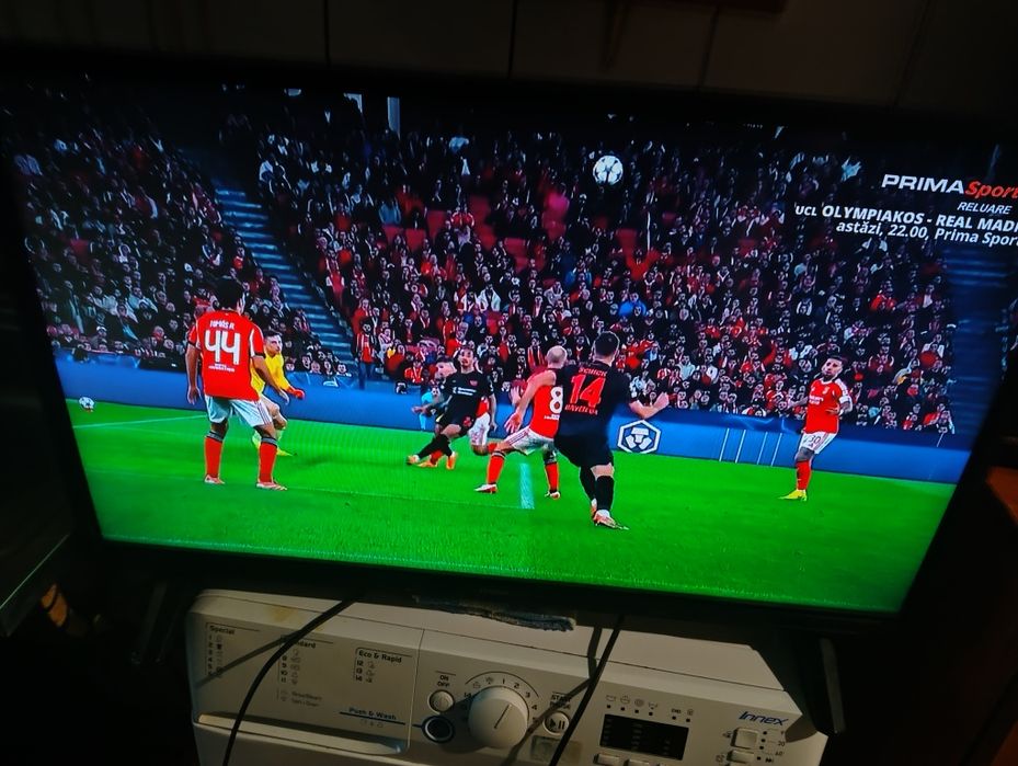 Vând televizor led hitachi 80 cm