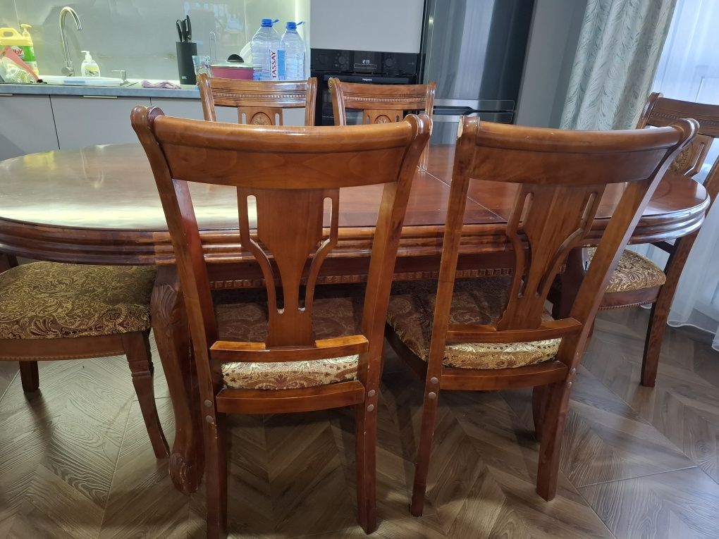Стол со стульями