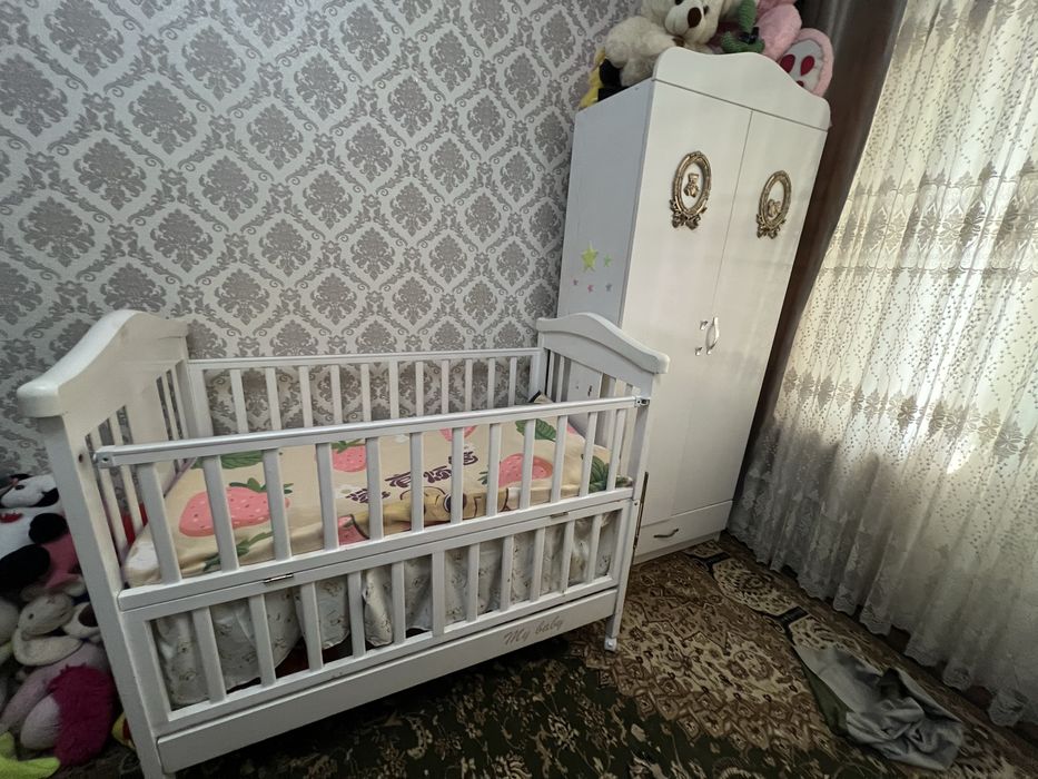 детский кровать и шкаф сотилади