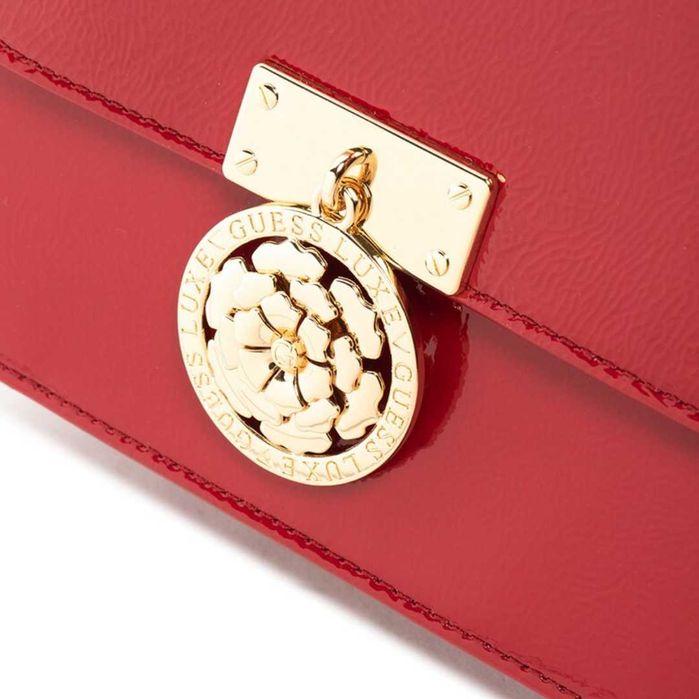 Guess Geanta crossbody de piele lacuita cu detaliu metalic 130lei