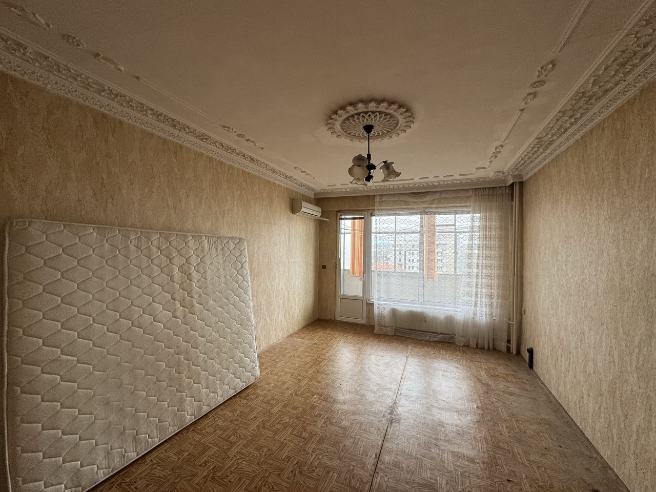 Продава се Двустаен апартамент в Казанлък - 64 кв.м за 1155 €/кв.м - Снимка #1