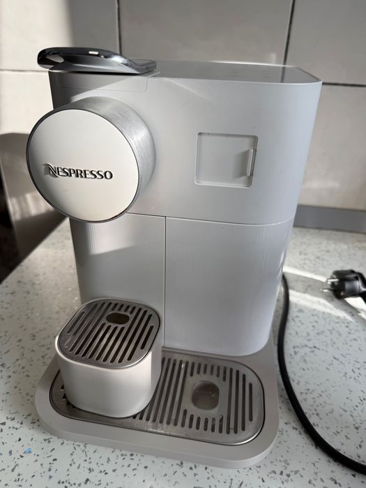 Aparat de cafea NESPRESSO Grand Lattissima alb