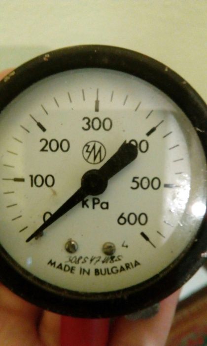Продавам Монометър-кPa -600 български