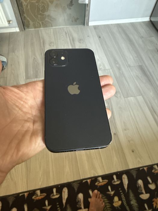 Vand Iphone 12 negru , 83 baterie