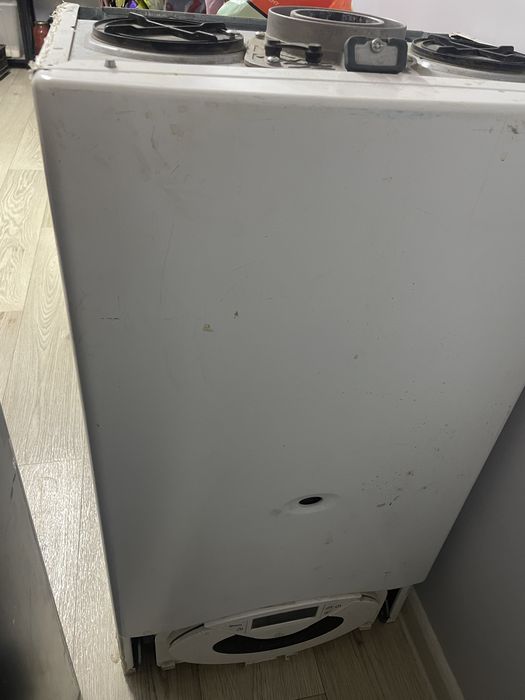 Продам котел Ariston на запчасти