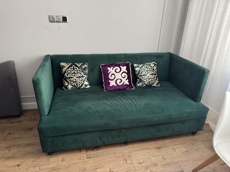 Продам Диван зеленый