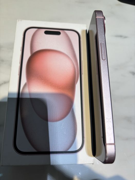 Vand Iphone 15 Pink de 128gb stare buna vine complet