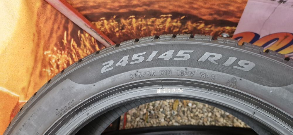 2 Anvelope  impecabile Pirelli 245 45 R19. M+S