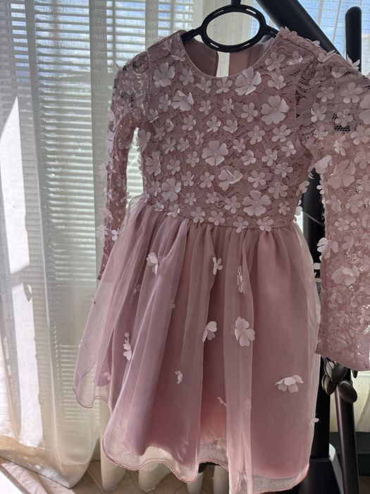 Красива рокля  petit fleur 6- 7 години